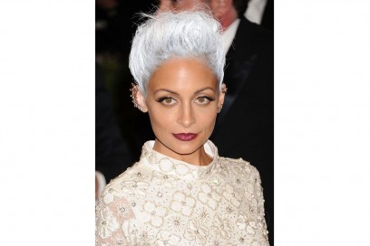 CAPELLI COLOR ARGENTO: NICOLE RITCHIE