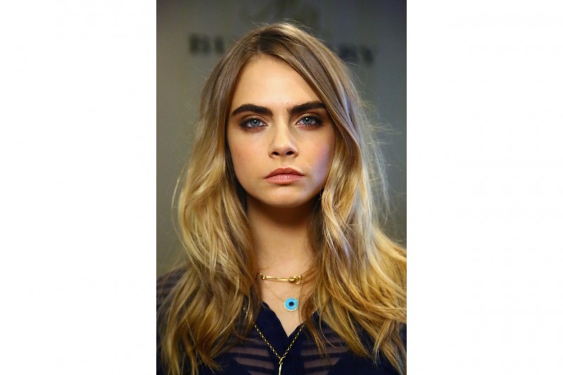 Cara Delevingne capelli: biondo chiaro