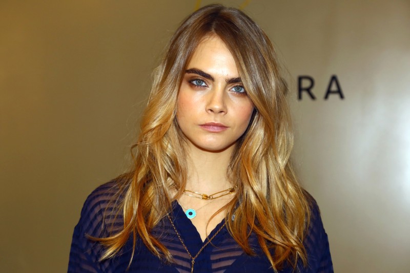 Cara Delevingne capelli: chioma luminosa