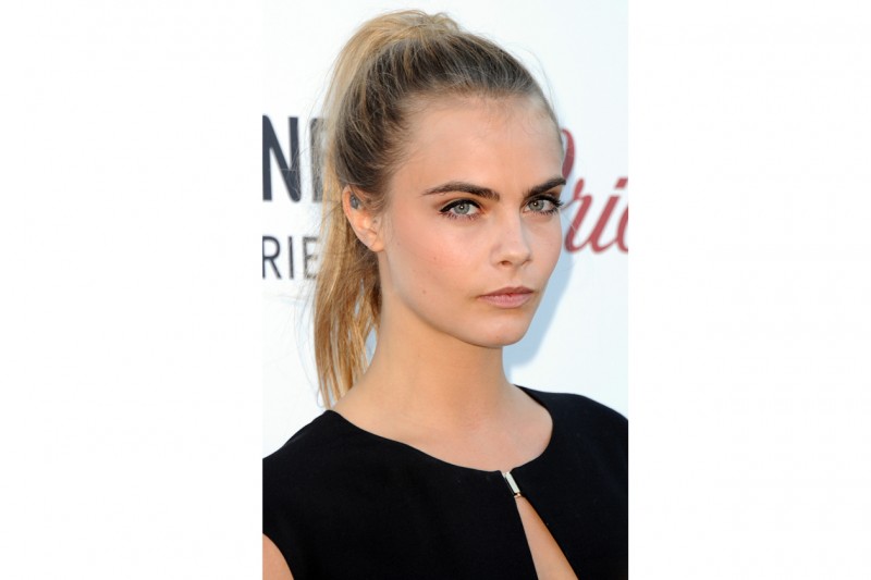 Cara Delevingne capelli: coda da cavallo