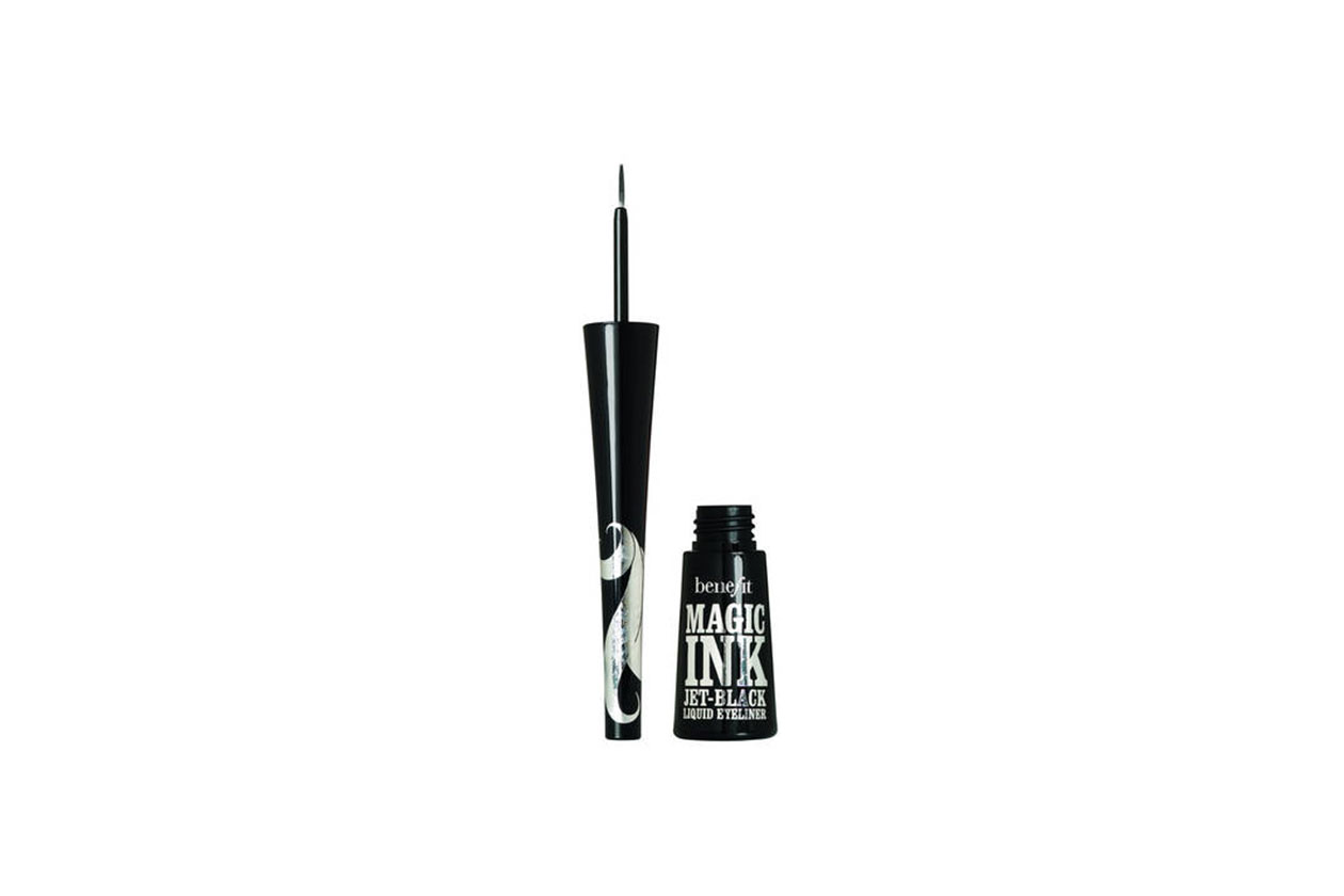 I MIGLIORI EYELINER NERI: MAGIC INK EYELINER DI BENEFIT COSMETICS