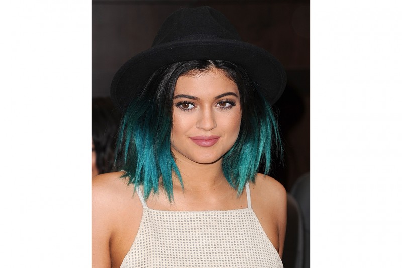 Kylie Jenner capelli: corti con punte blu