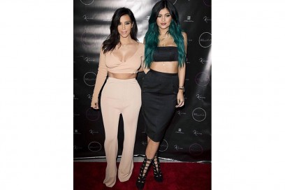 Kylie Jenner capelli: lunghi con extension verde acqua