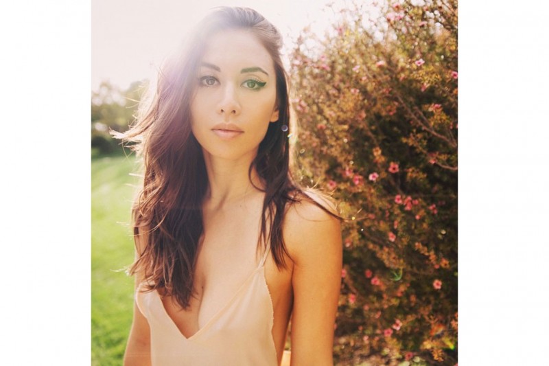 RUMI NEELY BEAUTY LOOK: CAT EYE