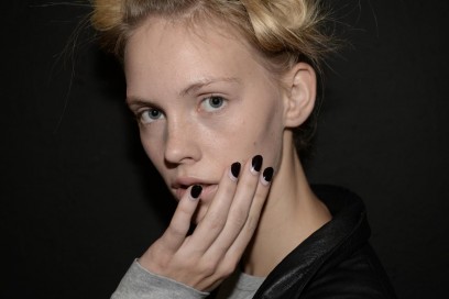 Reverse french manicure: Antonio Marras