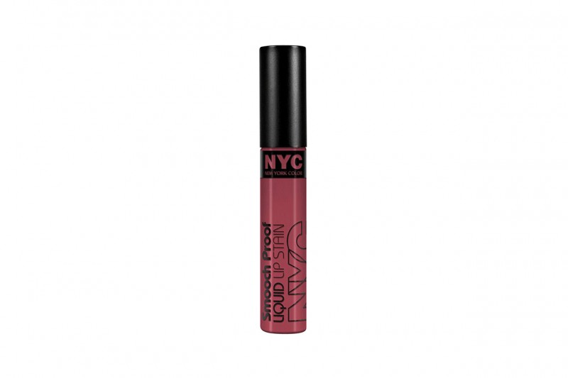 Rossetti scuri in primavera: Smooch proof Liquid Up Stain Lipstick di New York Color