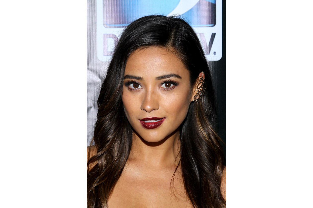 Shay Mitchell beauty look: dark lipstick