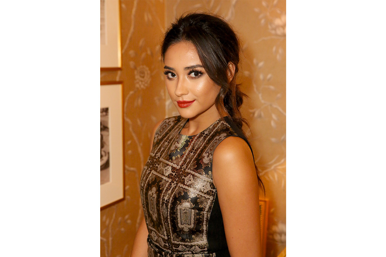 Shay Mitchell beauty look: red lipstick