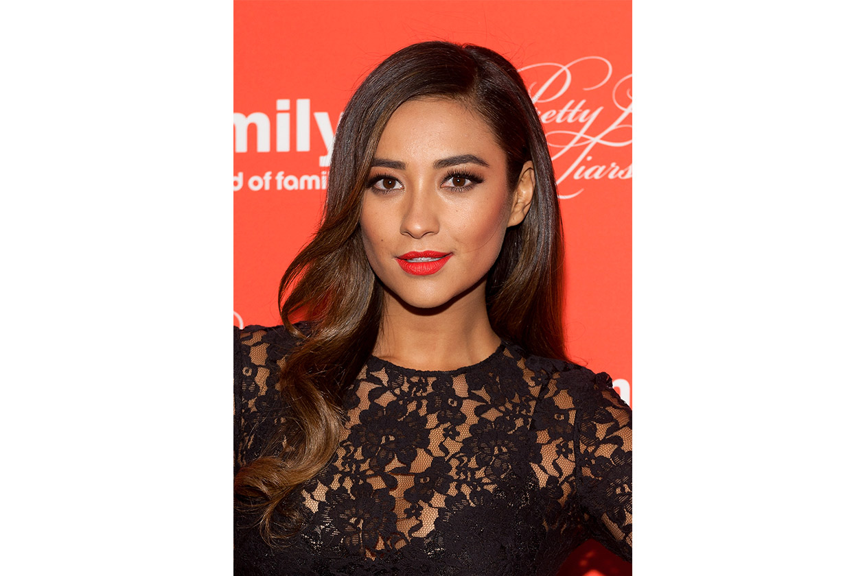 Shay Mitchell beauty look: red lipstick