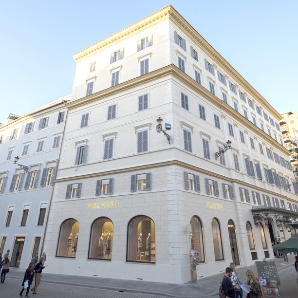 Valentino inaugura a Roma il più grande flagship store del brand