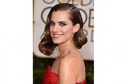 Capelli effetto bagnato delle star: Allison Williams