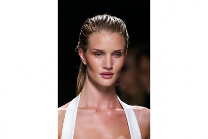 Capelli effetto bagnato delle star: Rosie Huntington Whiteley