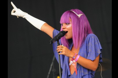 CAPELLI VIOLA: IL LONG BOB DI LILY ALLEN