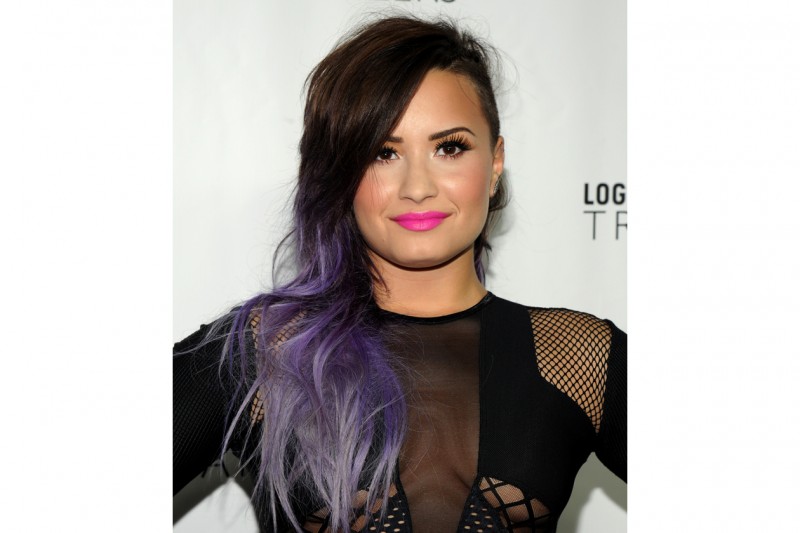 CAPELLI VIOLA: IL DEGRADÉ DI DEMI LOVATO