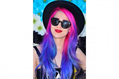 CAPELLI VIOLA: CHIOMA MULTICOLOR PER ALESSANDRA STARLIGHT