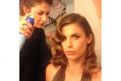 Elisabetta Canalis capelli: look vintage per l’acconciatura a onde