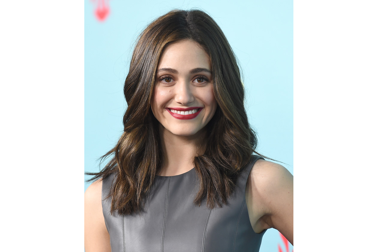 EMMY ROSSUM CAPELLI: CHOCOLATE HAIR COLOUR