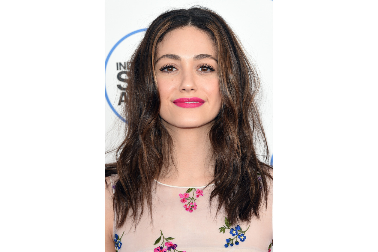 EMMY ROSSUM CAPELLI: LA SEMPLICITÀ AL POTERE