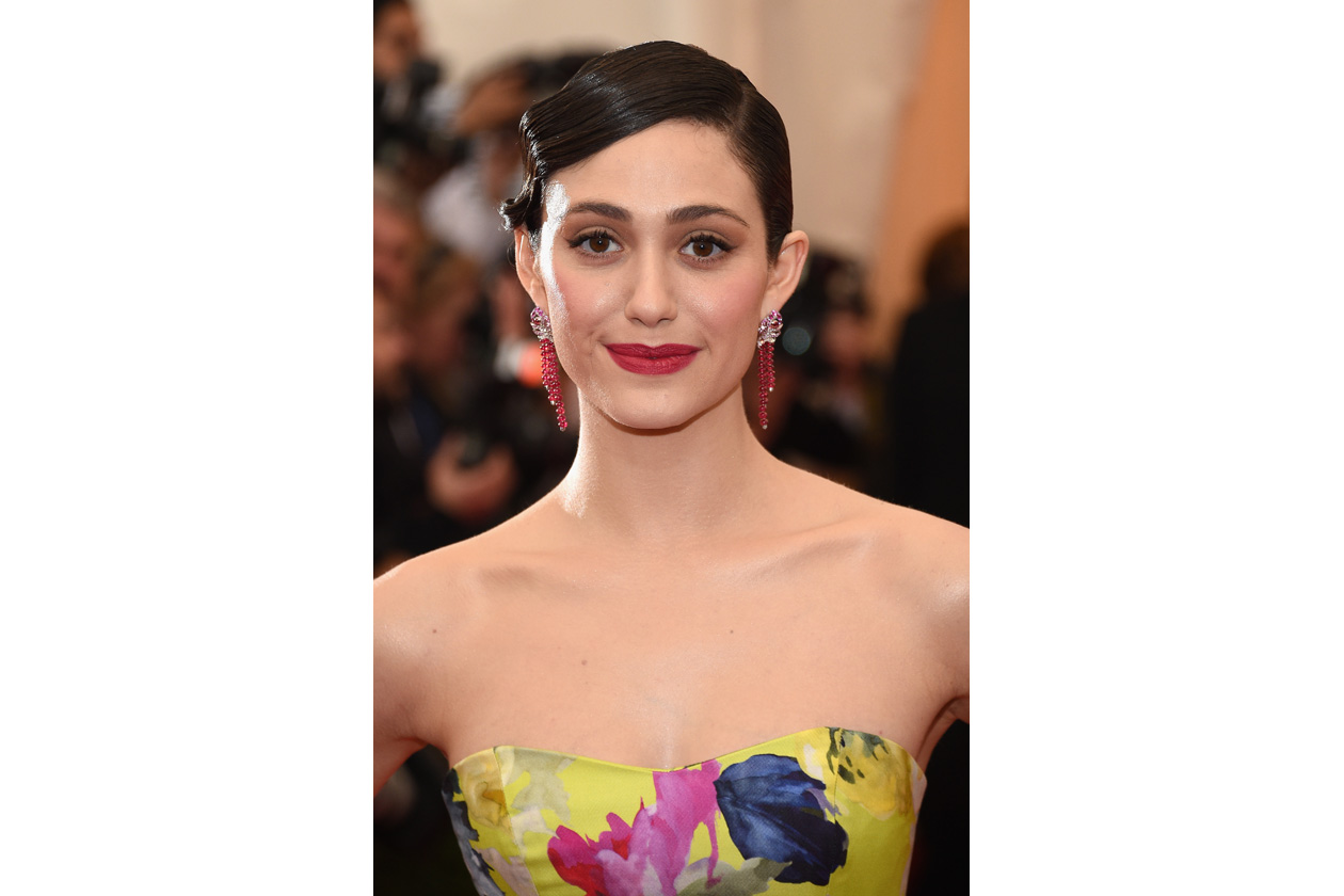 EMMY ROSSUM CAPELLI: FIFTIES ATTITUDE