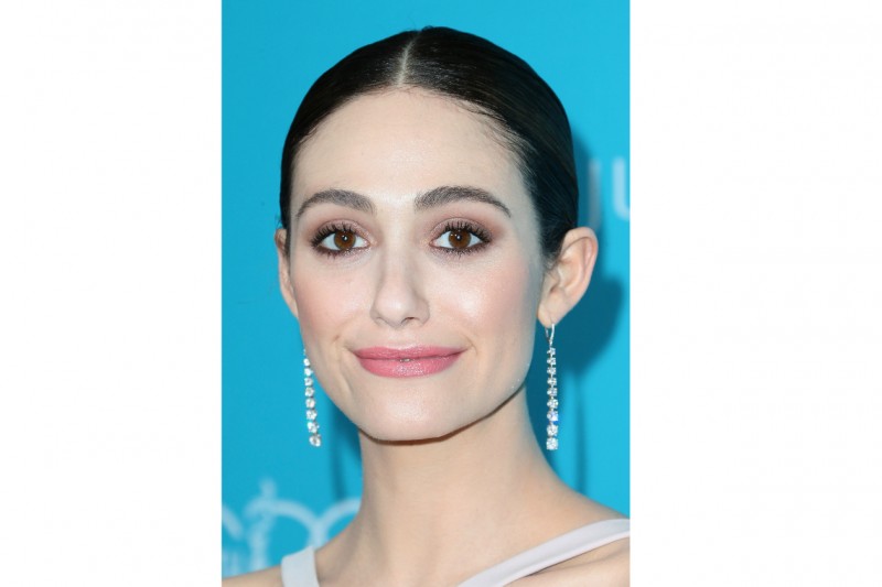 EMMY ROSSUM MAKE UP: RADIANT BEAUTY