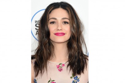 EMMY ROSSUM MAKE UP: BRIGHT PINK