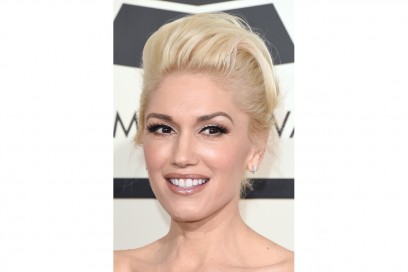 CAPELLI BIONDI E SOPRACCIGLIA SCURE: Gwen Stefani