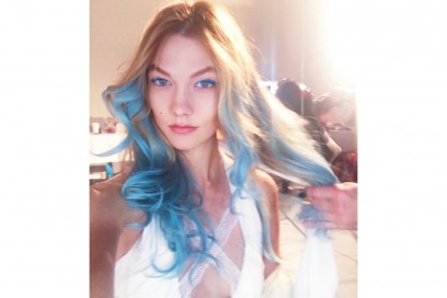 karlie-kloss-capelli-lunghi-azzurri