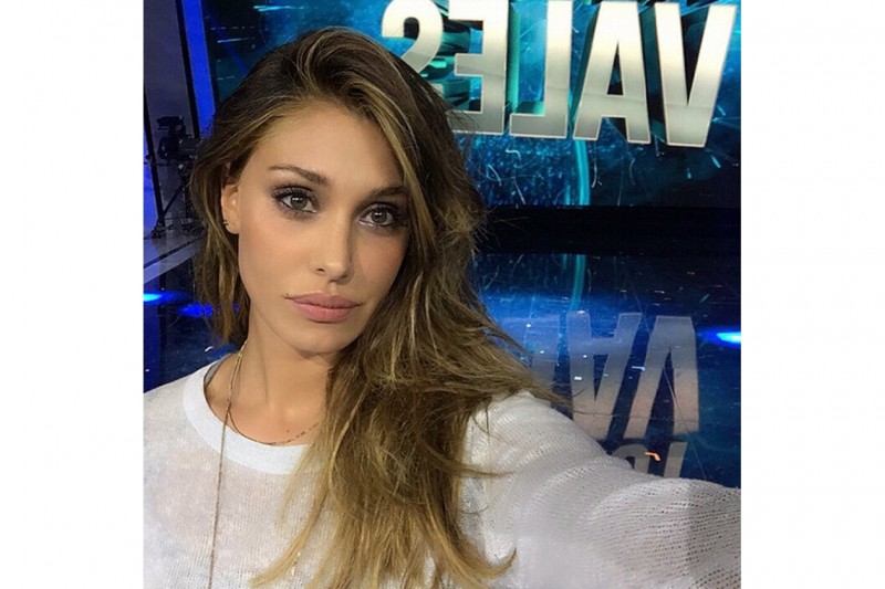 Belen Rodriguez trucco: smokey eyes grigio viola