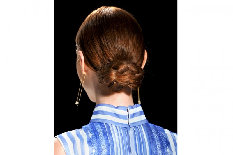 Capelli raccolti: chignon intrecciato