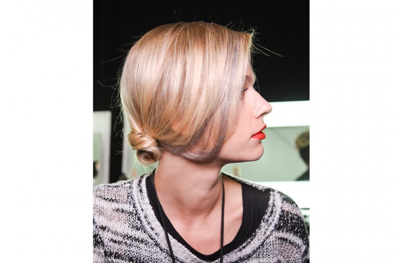 Capelli raccolti: chignon laterale