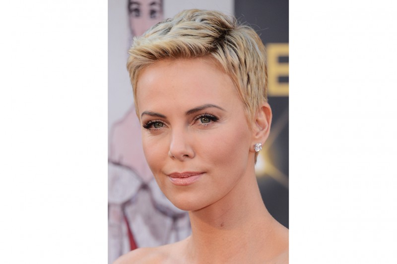 Charlize Theron capelli: short hair