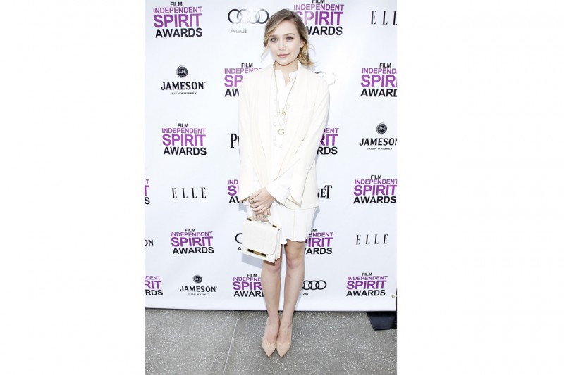 Elizabeth Olsen: elegante in colori nude