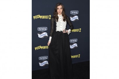 Hailee Steinfeld: austera in Creatures of the wind