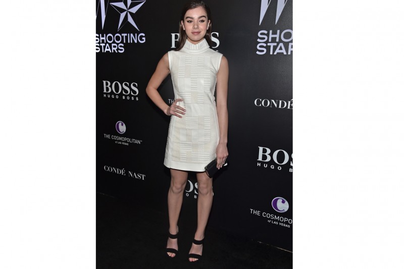 Hailee Steinfeld: in mini abito Calvin Klein