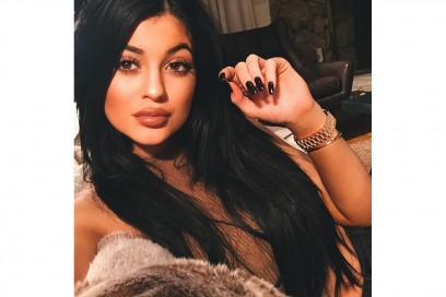 Kylie Jenner make up: brown lips