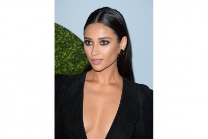 Shay Mitchell capelli: sleek hair