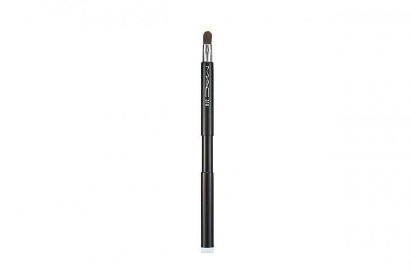 Trucco labbra: MAC Cosmetics Retractable Lip Brush 318
