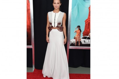 alicia vikander in bianco louis vuitton cut out