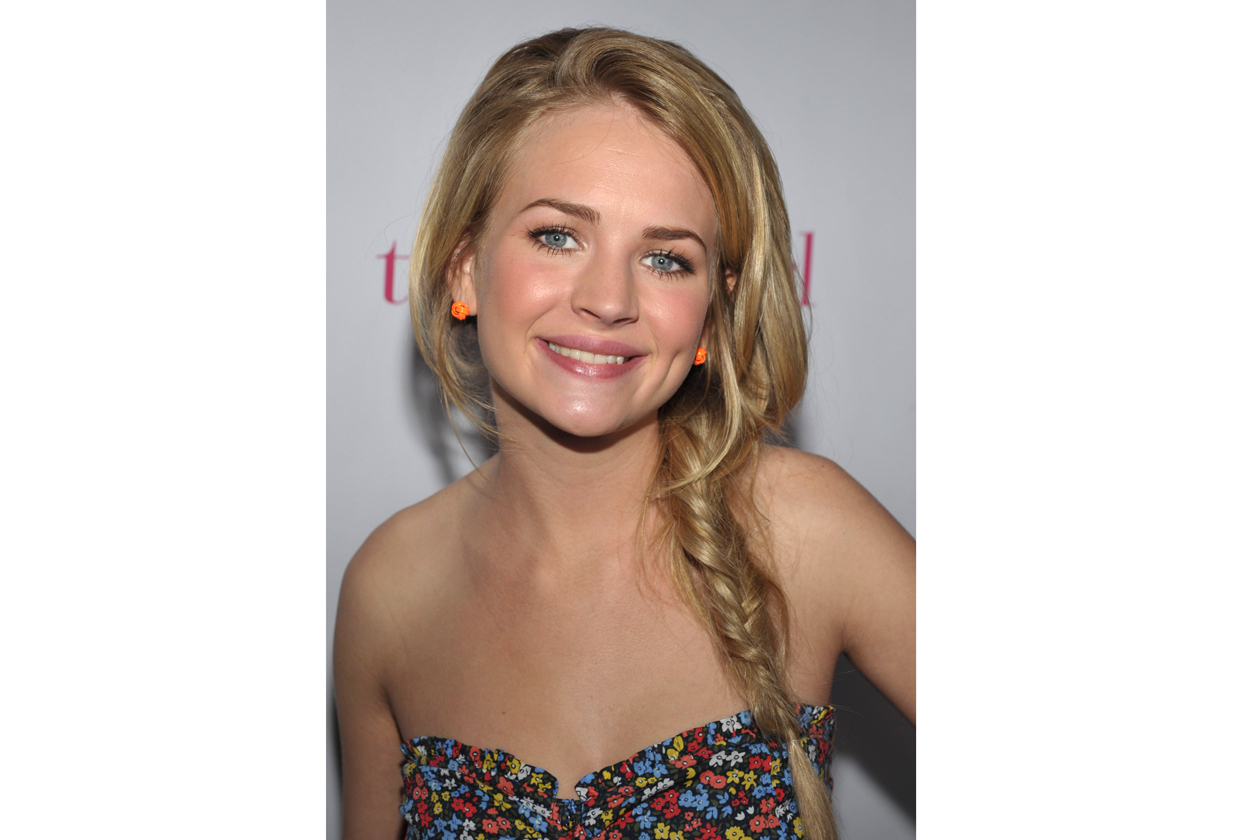 Britt Robertson capelli: treccia scomposta