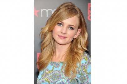 Britt Robertson capelli: onde morbide