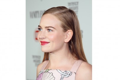 Britt Robertson capelli: liscio ordinato