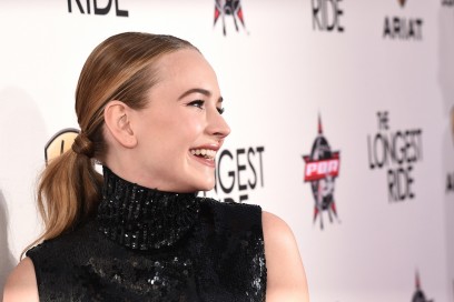 Britt Robertson capelli: raccolto semplice