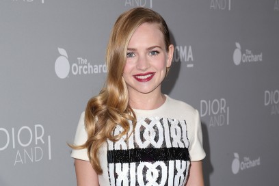 Britt Robertson capelli: onde luminose