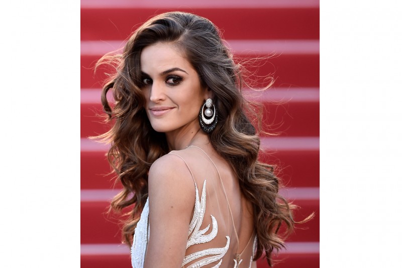 Cannes 2015 trucco e capelli: Izabel Goulart