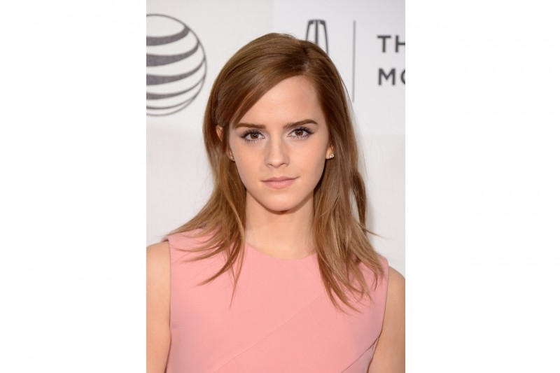 Emma Watson capelli: long bob con riga laterale