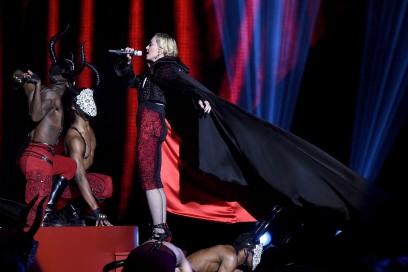 2015: Madonna in caduta libera