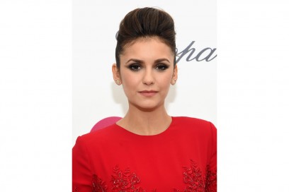 Nina Dobrev capelli: effetto volume