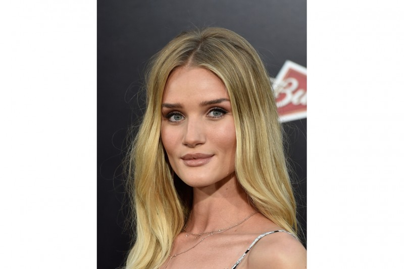 Rosie Huntington-Whiteley trucco: incarnato radioso