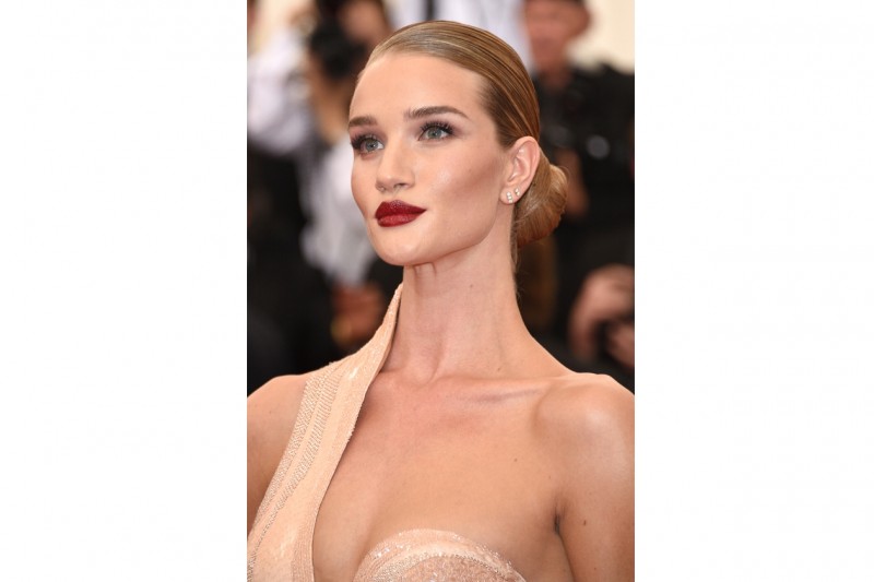 Rosie Huntington-Whiteley trucco: sguardo da gatta