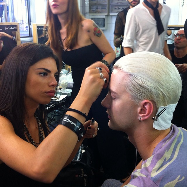 Trucco per lui: fondotinta very soft. Make up by @maccosmetics #mfw #grazialovesbackstage